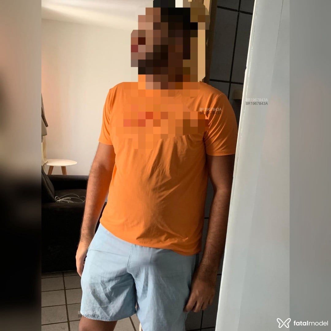 Acompanhante homem morena (o) de olhos pretos em Virtual - Luz negra