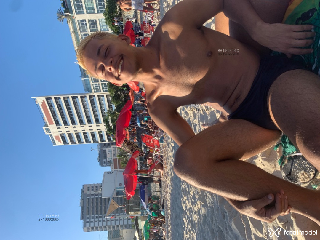Acompanhante homem morena (o) de olhos castanhos em Rio de Janeiro - Douglas