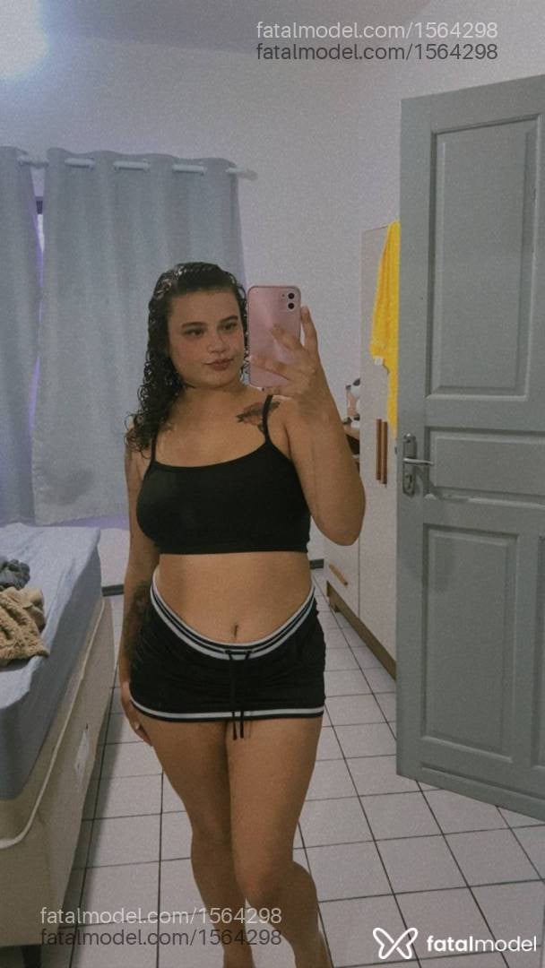 Acompanhante mulher com cabelo castanho de olhos castanhos - Ravena
