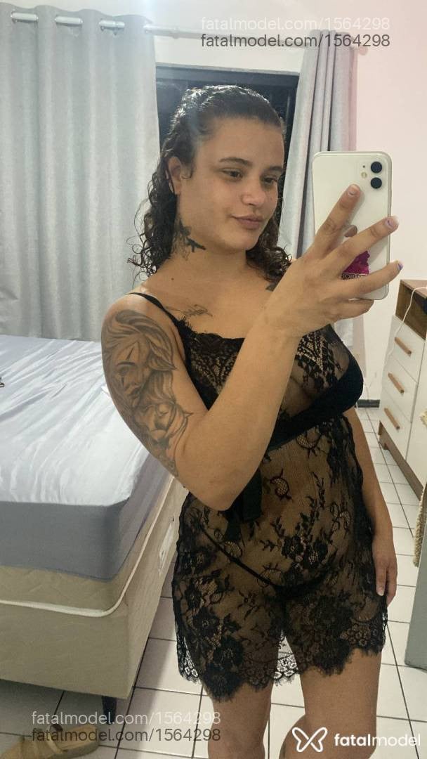 Acompanhante mulher com cabelo castanho de olhos castanhos - Ravena Acompanhante mulher com cabelo castanho de olhos castanhos - Ravena