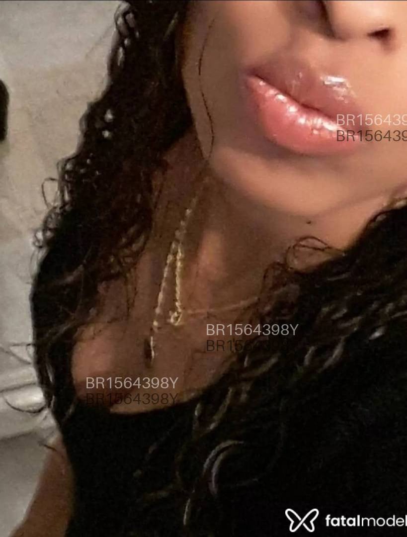 Acompanhante mulher com cabelo castanho de olhos castanhos - Mel Acompanhante mulher com cabelo castanho de olhos castanhos - Mel