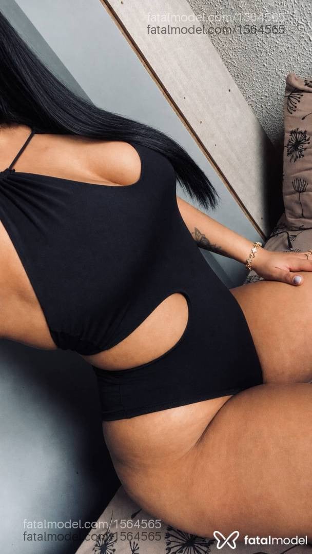 Acompanhante mulher morena (o) de olhos castanhos - Lari