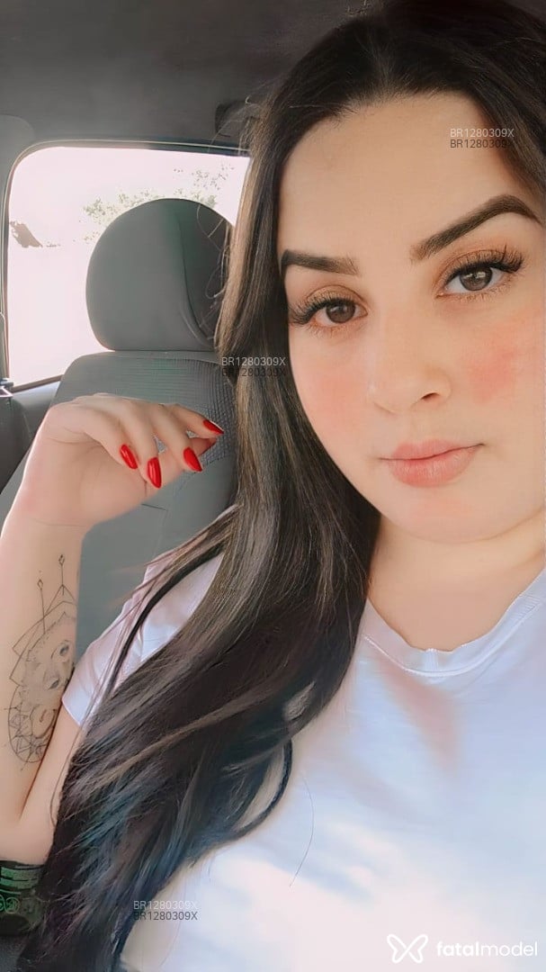 Acompanhante mulher com cabelo castanho de olhos castanhos - Ali Acompanhante mulher com cabelo castanho de olhos castanhos - Ali