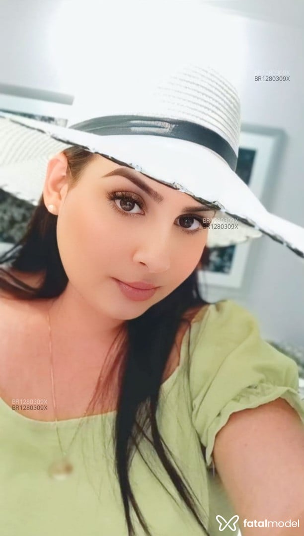 Acompanhante mulher com cabelo castanho de olhos castanhos - Ali Acompanhante mulher com cabelo castanho de olhos castanhos - Ali