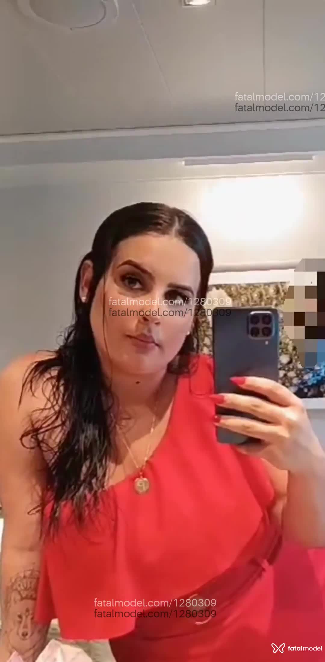 Acompanhante mulher com cabelo castanho de olhos castanhos - Ali Acompanhante mulher com cabelo castanho de olhos castanhos - Ali