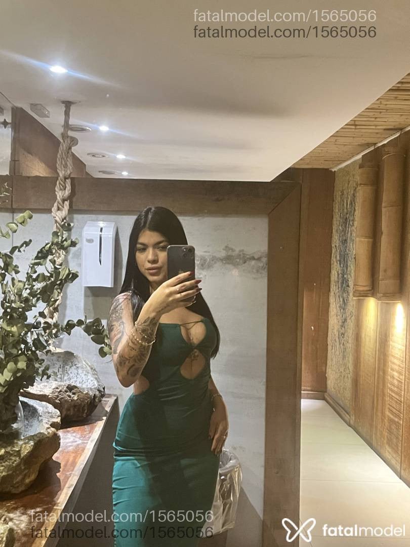 Acompanhante mulher morena (o) de olhos pretos - Zuri Bellini