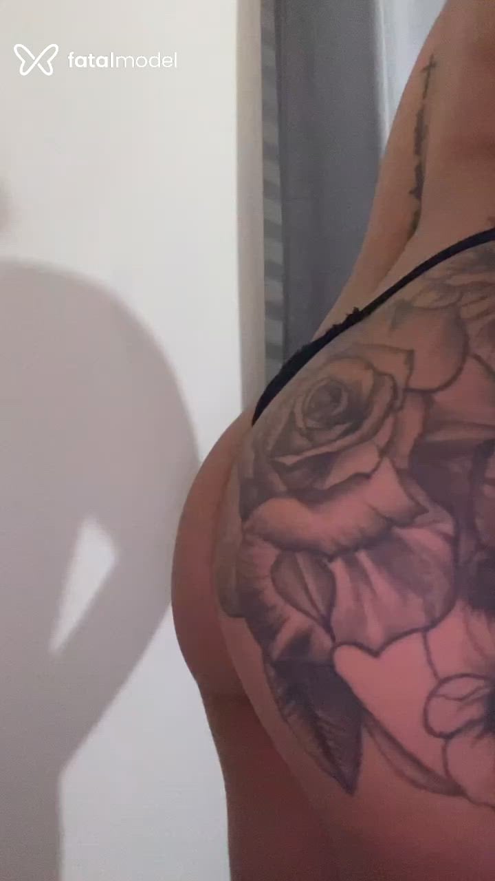 Acompanhante mulher morena (o) de olhos pretos - Manu
