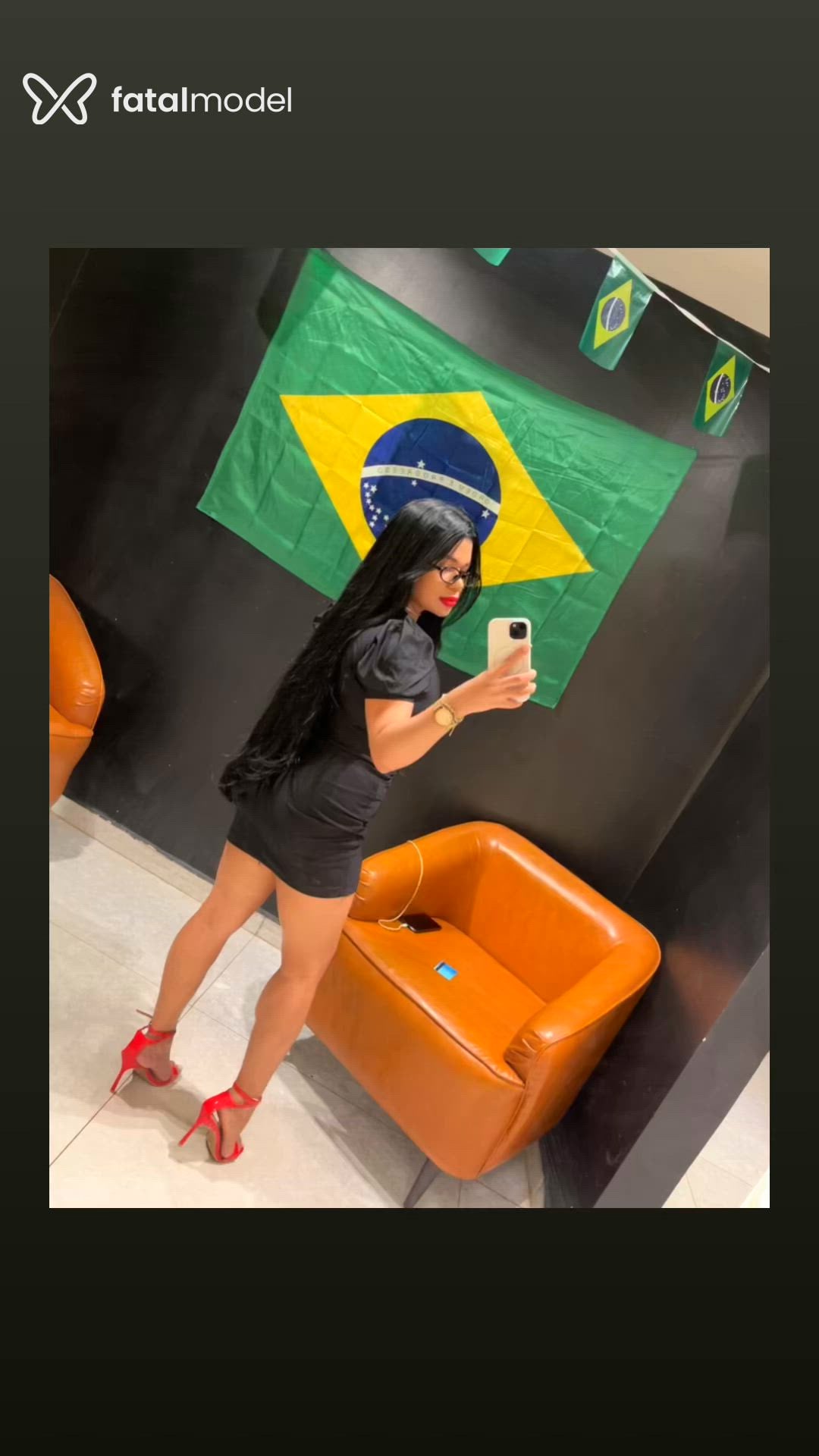 Acompanhante mulher morena (o) de olhos mel - Julinha Salles