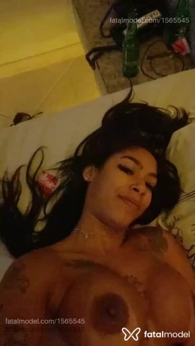 Acompanhante mulher morena (o) de olhos pretos em Rio das Ostras Acompanhante mulher morena (o) de olhos pretos em Rio das Ostras - Thayna