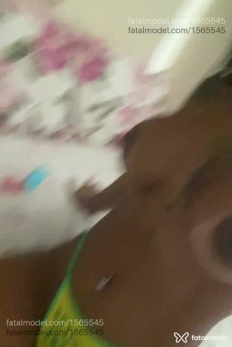 Acompanhante mulher morena (o) de olhos pretos - Thayna Acompanhante mulher morena (o) de olhos pretos - Thayna