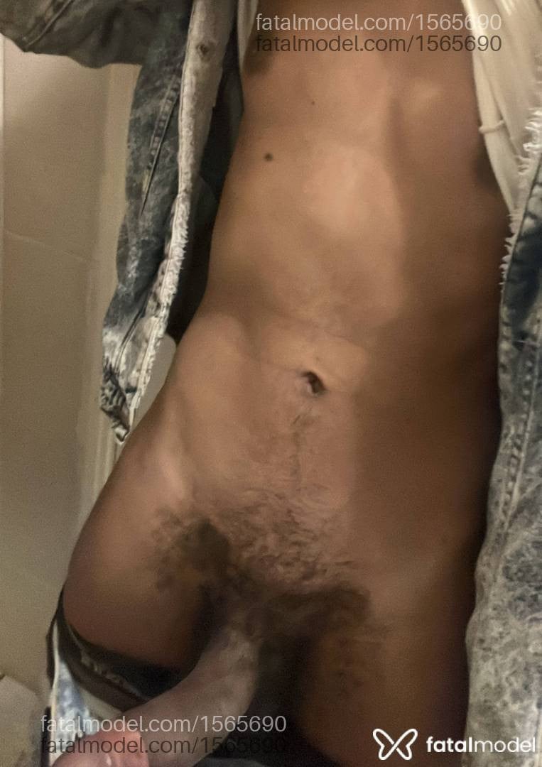 Acompanhante homem com cabelo castanho de olhos castanhos em Poços de Caldas Acompanhante homem com cabelo castanho de olhos castanhos em Poços de Caldas - Luan