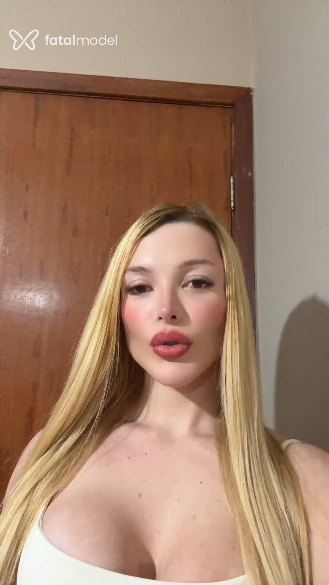 Acompanhante mulher loira (o) de olhos castanhos em Juiz de Fora - Sofia Mansini