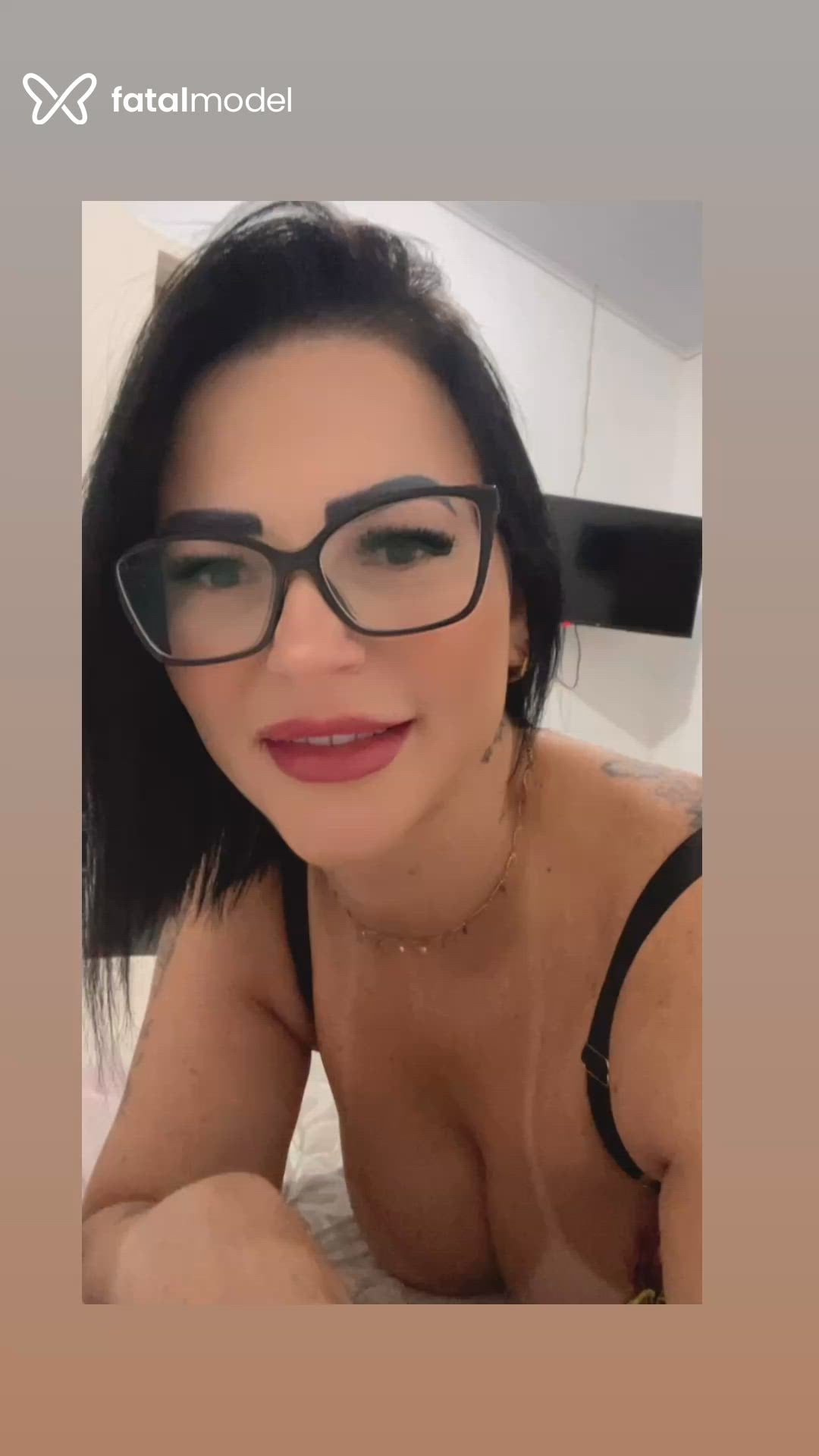 Acompanhante mulher morena (o) de olhos castanhos - Mirella Medina