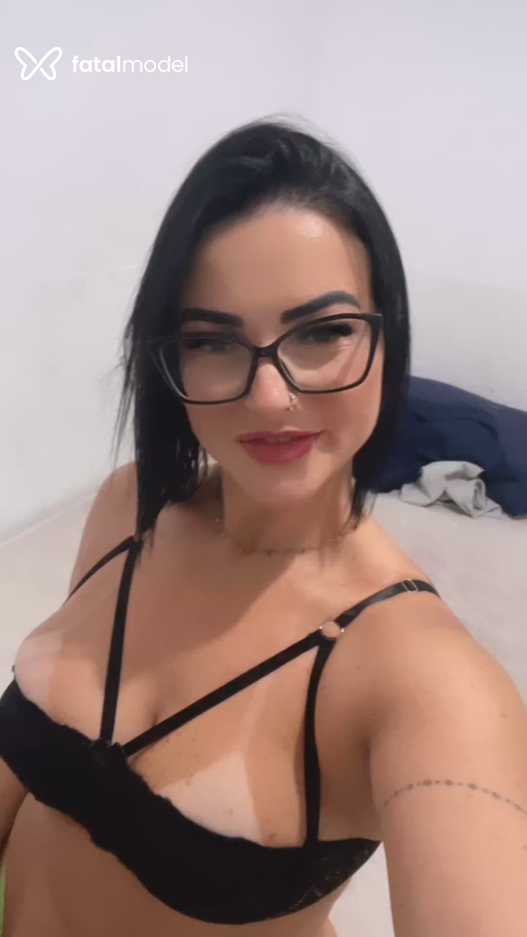 Acompanhante mulher morena (o) de olhos castanhos - Mirella Medina