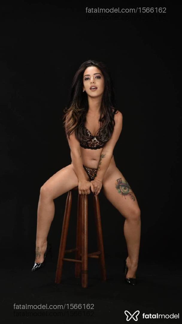 Acompanhante mulher morena (o) de olhos mel - Leka Carolina