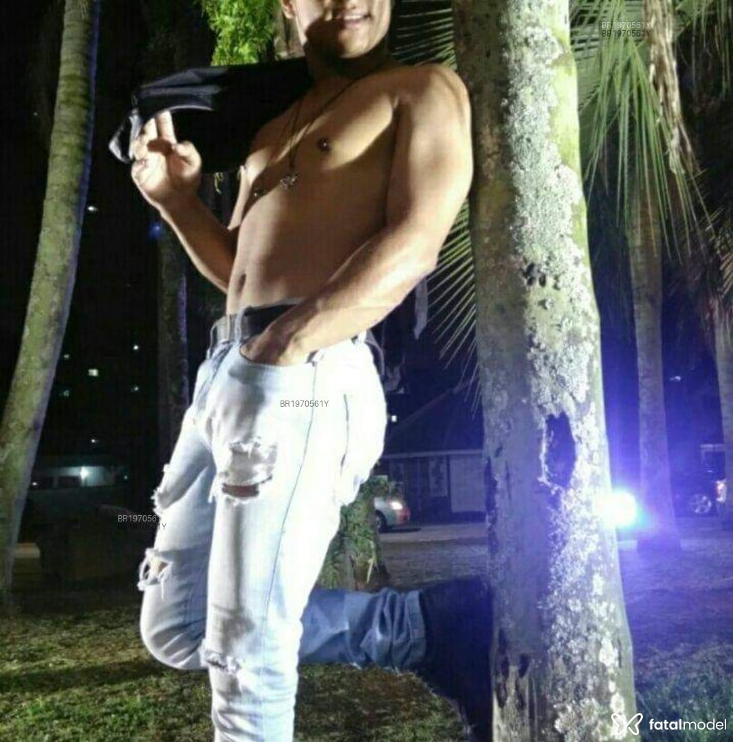 Acompanhante homem morena (o) de olhos castanhos em Balneário Camboriú - Ricardo