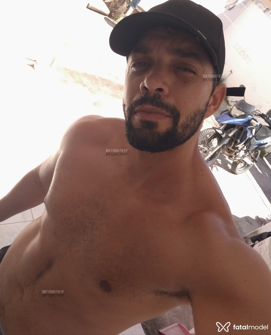 Acompanhante homem com cabelo castanho de olhos castanhos em Recife - Pedro Sampaio