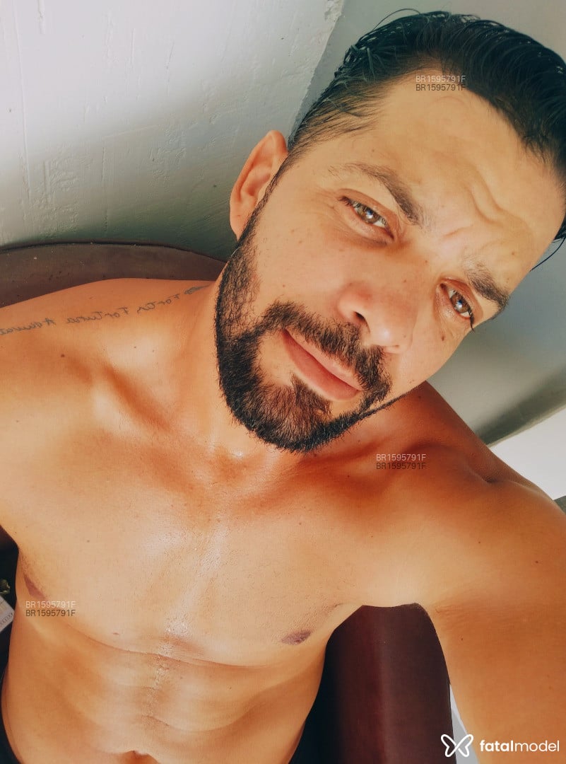 Acompanhante homem com cabelo castanho de olhos castanhos em Recife - Pedro Sampaio