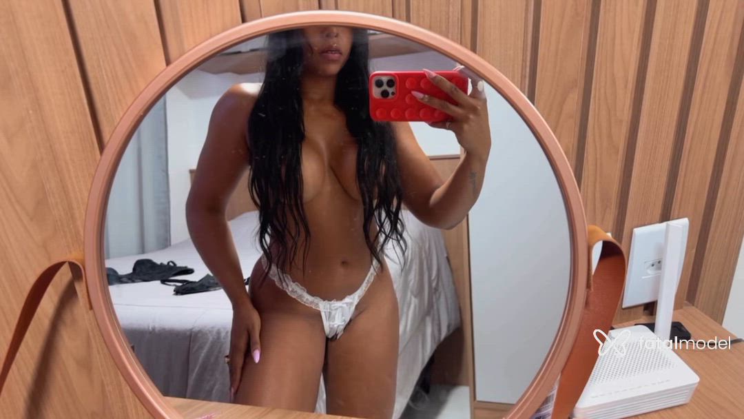 Acompanhante mulher morena (o) de olhos pretos - Sarah