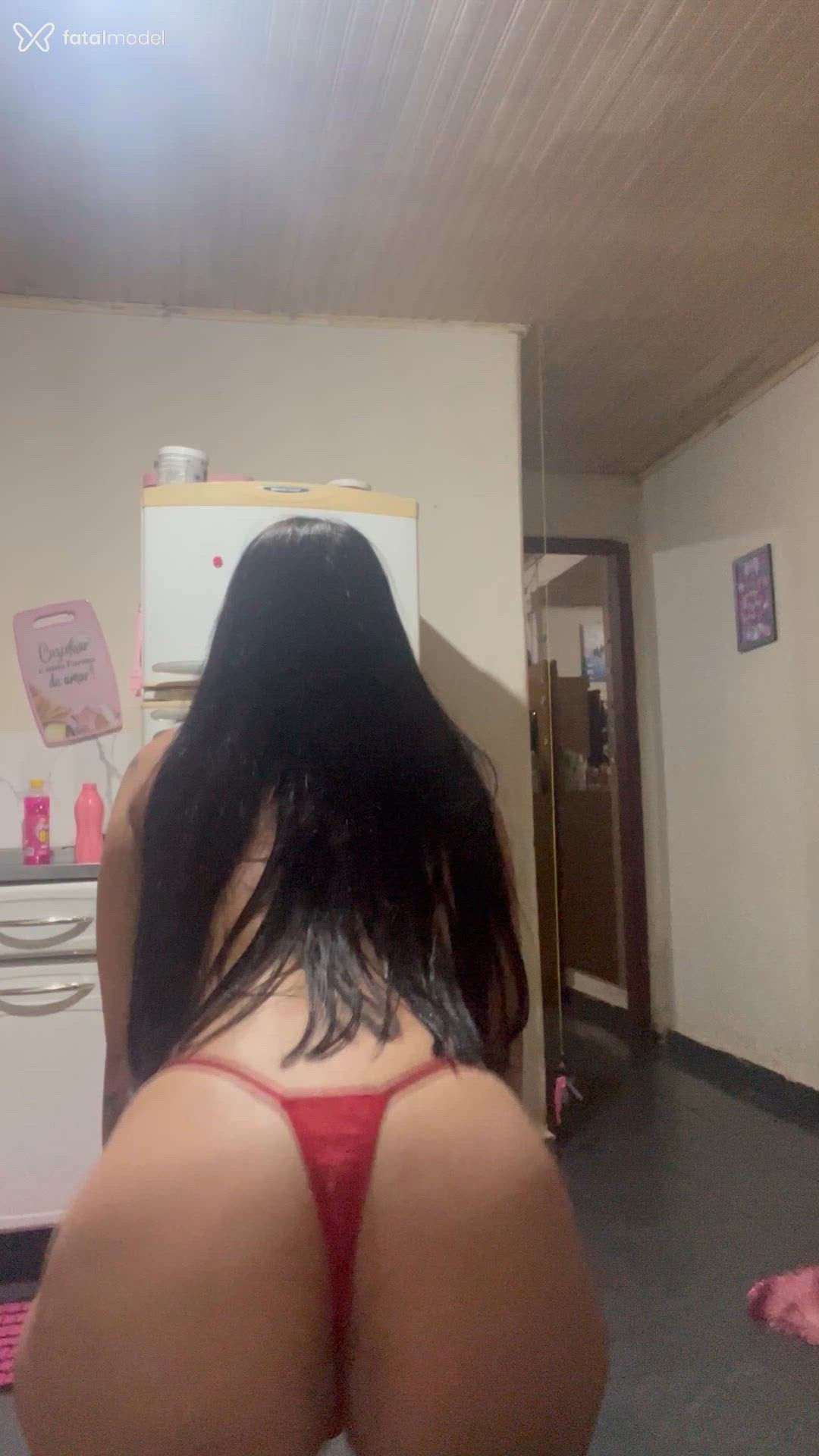 Acompanhante mulher com cabelo castanho de olhos castanhos - Larissa Acompanhante mulher com cabelo castanho de olhos castanhos - Larissa