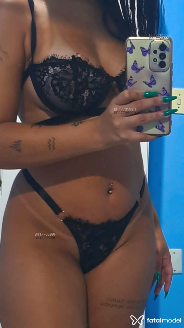 Acompanhante mulher com cabelo castanho de olhos azuis em Macaé - Melissa Antunes