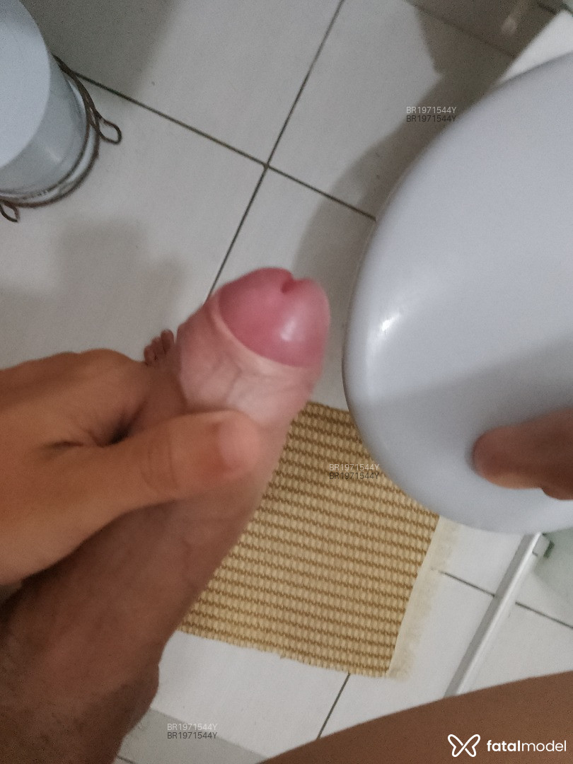Acompanhante homem com cabelo castanho de olhos castanhos em Virtual Acompanhante homem com cabelo castanho de olhos castanhos em Virtual - Henrique
