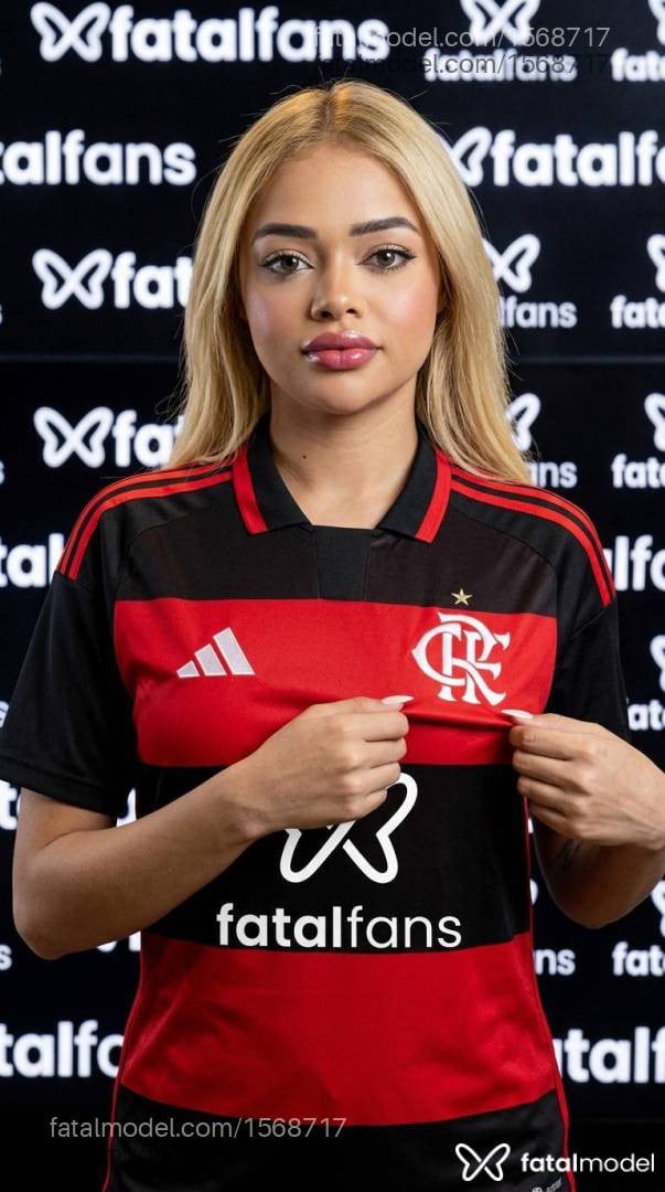 Acompanhante mulher loira (o) de olhos mel - Clara Mclaren