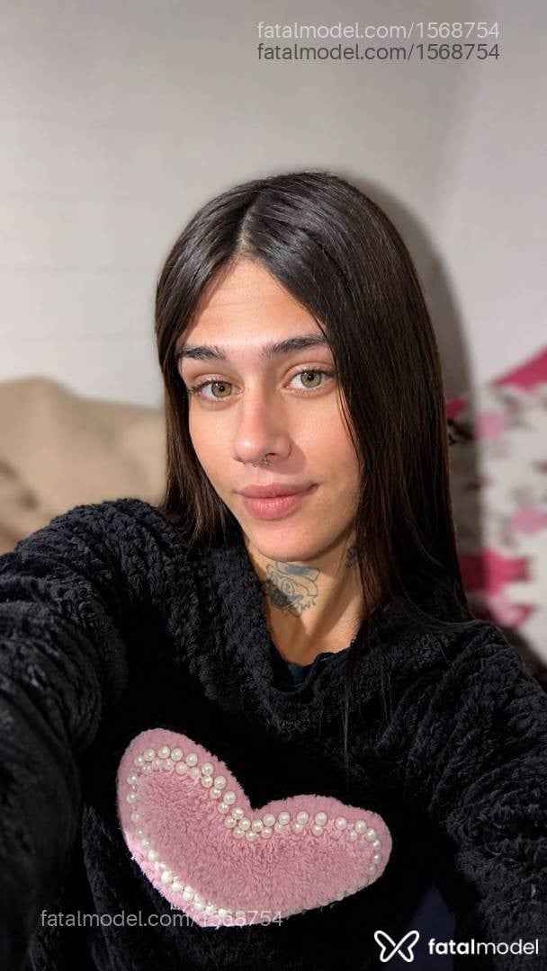 Acompanhante mulher trans morena (o) de olhos verdes em Gravataí - Kaau