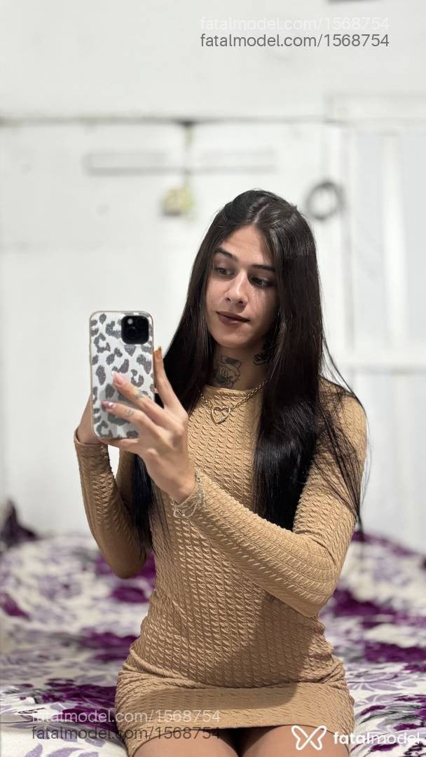 Acompanhante mulher trans morena (o) de olhos verdes em Gravataí - Kaau