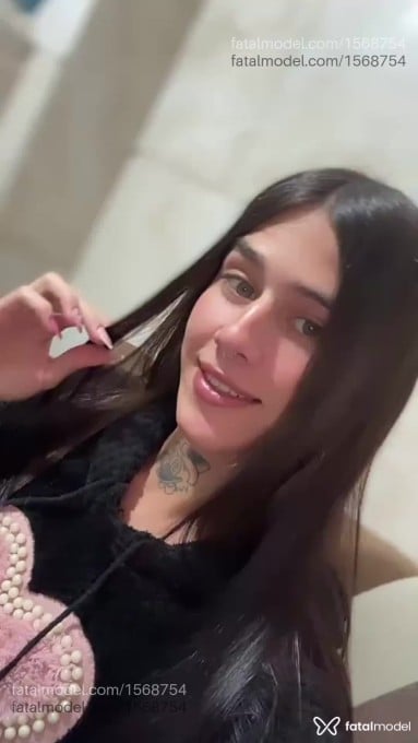 Acompanhante mulher trans morena (o) de olhos verdes em Gravataí - Kaau