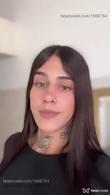 Acompanhante mulher trans morena (o) de olhos verdes em Gravataí - Kaau