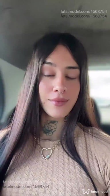 Acompanhante mulher trans morena (o) de olhos verdes em Gravataí - Kaau