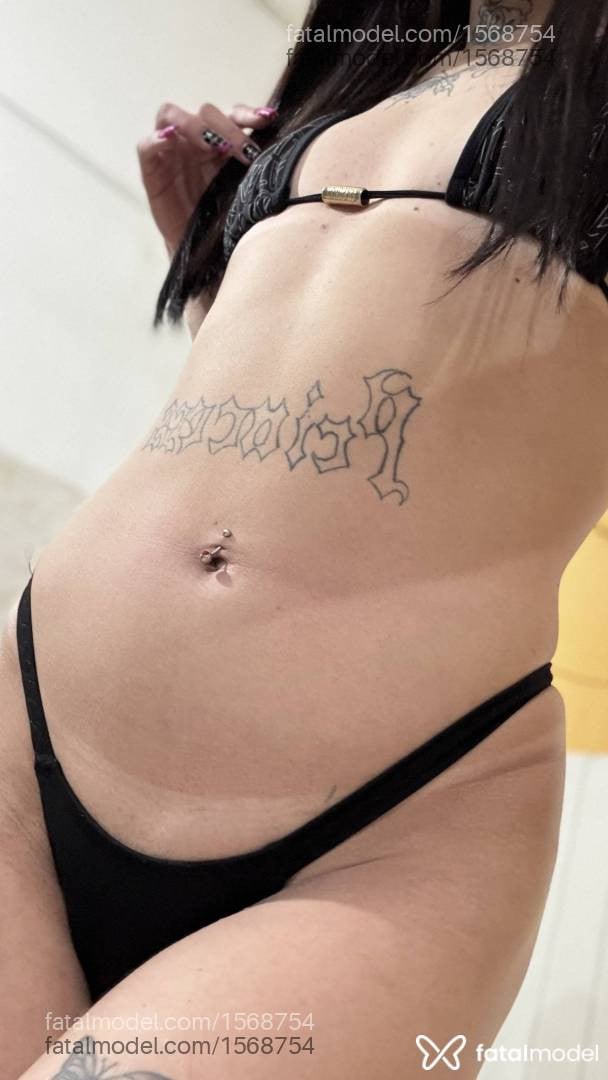 Acompanhante mulher trans morena (o) de olhos verdes - Kaau