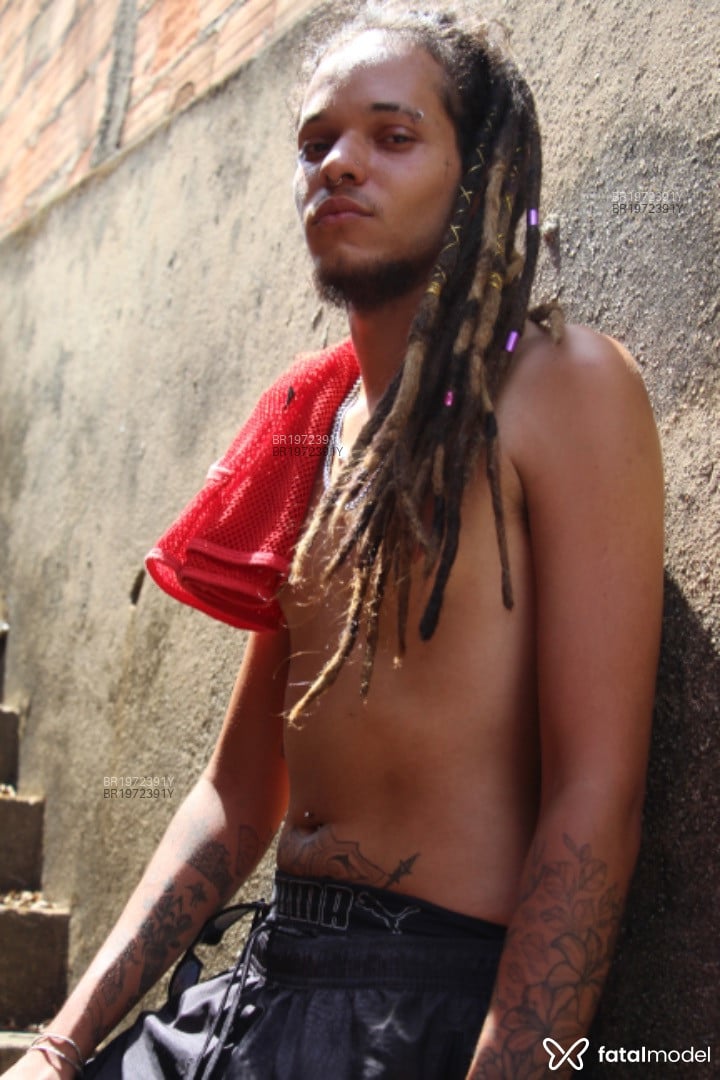 Acompanhante não-binário morena (o) de olhos castanhos em Salvador - Silva