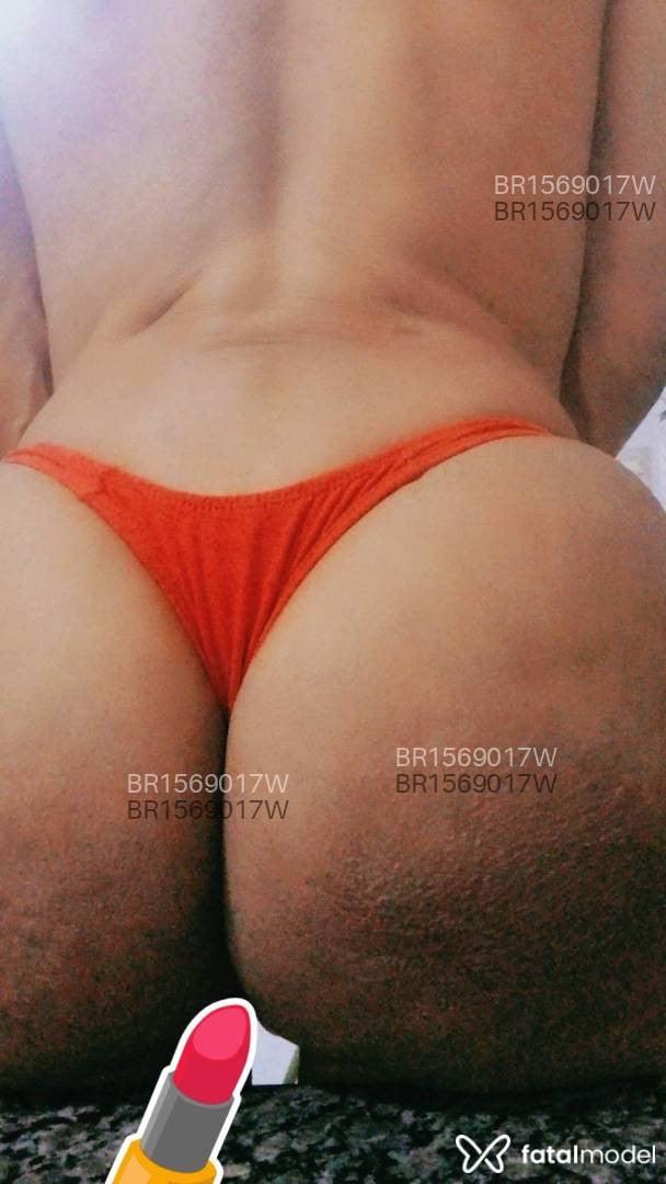 Acompanhante mulher trans com cabelo castanho de olhos castanhos - Lorena Gatelly