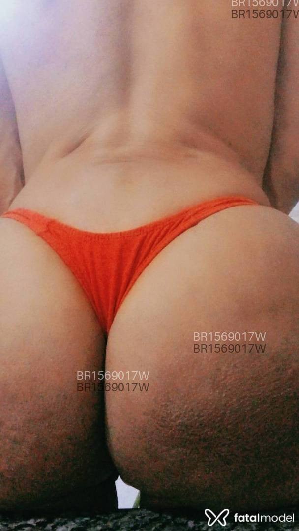 Acompanhante mulher trans com cabelo castanho de olhos castanhos - Lorena Gatelly