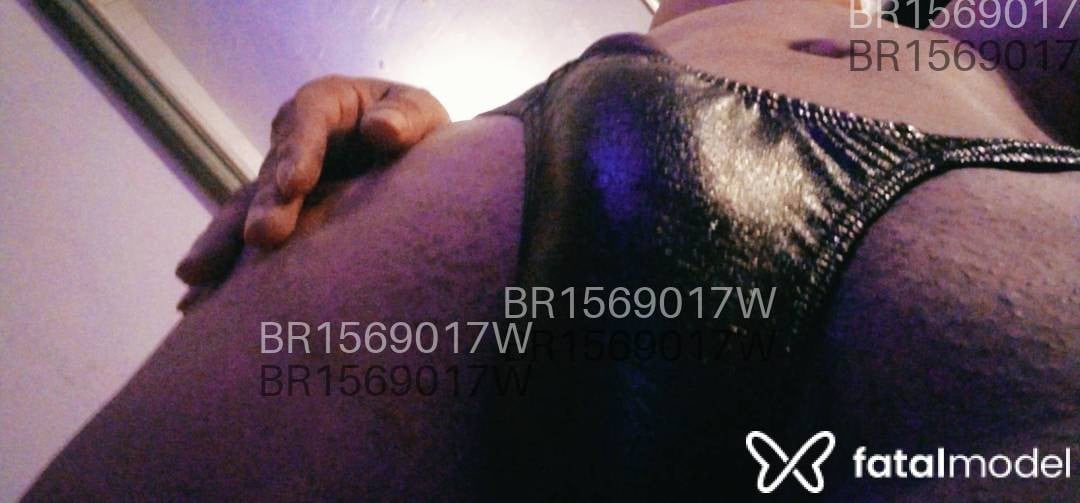 Acompanhante mulher trans com cabelo grisalho de olhos castanhos em Varginha - Lorena Gatelly