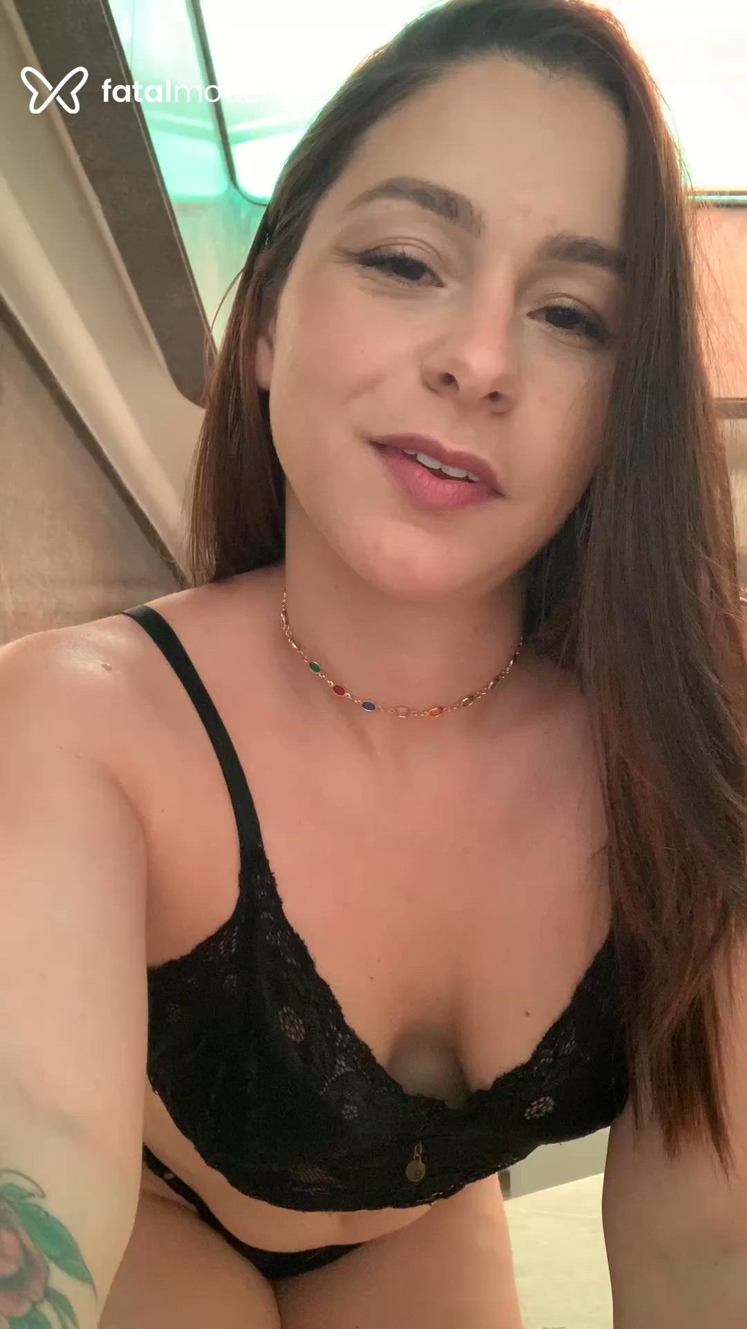 Acompanhante mulher com cabelo castanho de olhos castanhos - NICOLE LIN Acompanhante mulher com cabelo castanho de olhos castanhos - NICOLE LIN