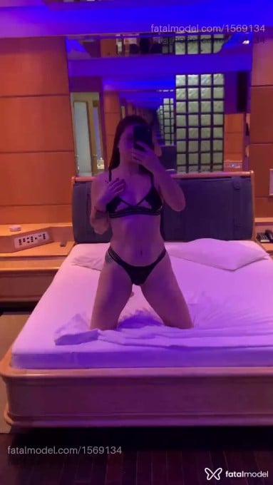 Acompanhante mulher com cabelo castanho de olhos castanhos - NICOLE LIN Acompanhante mulher com cabelo castanho de olhos castanhos - NICOLE LIN