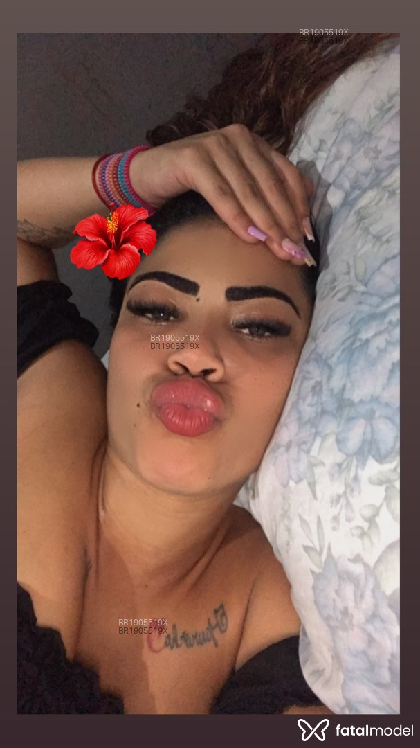 Acompanhante mulher com cabelo castanho de olhos castanhos - Byanka Diniz Acompanhante mulher com cabelo castanho de olhos castanhos - Byanka Diniz