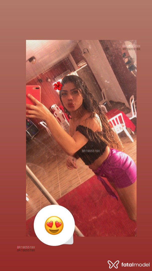 Acompanhante mulher com cabelo castanho de olhos castanhos - Byanka Diniz Acompanhante mulher com cabelo castanho de olhos castanhos - Byanka Diniz