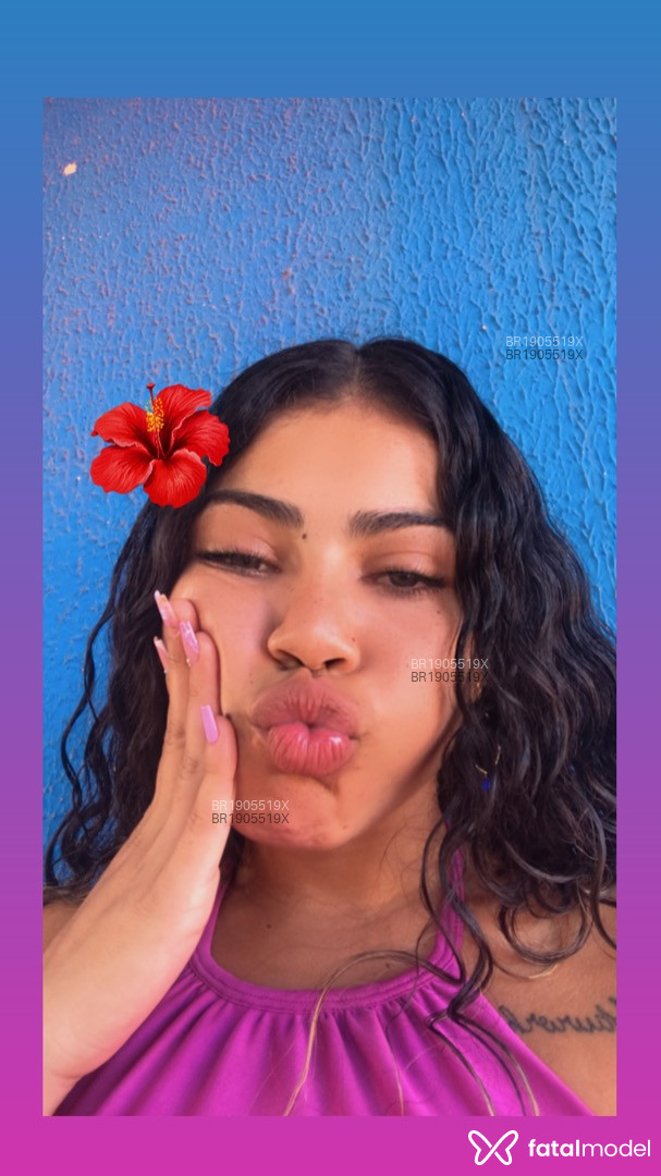 Acompanhante mulher com cabelo castanho de olhos castanhos - Byanka Diniz Acompanhante mulher com cabelo castanho de olhos castanhos - Byanka Diniz