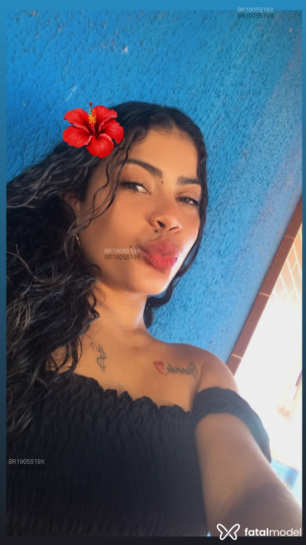 Acompanhante mulher com cabelo castanho de olhos castanhos - Byanka Diniz Acompanhante mulher com cabelo castanho de olhos castanhos - Byanka Diniz