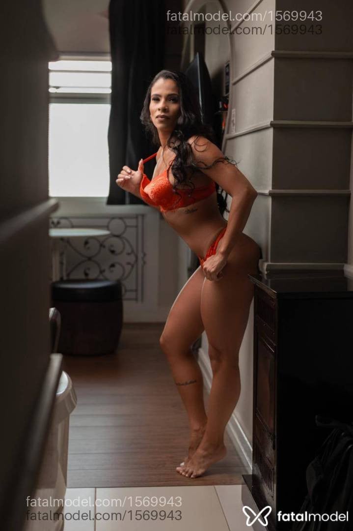 Acompanhante mulher morena (o) de olhos castanhos - Aline Lima
