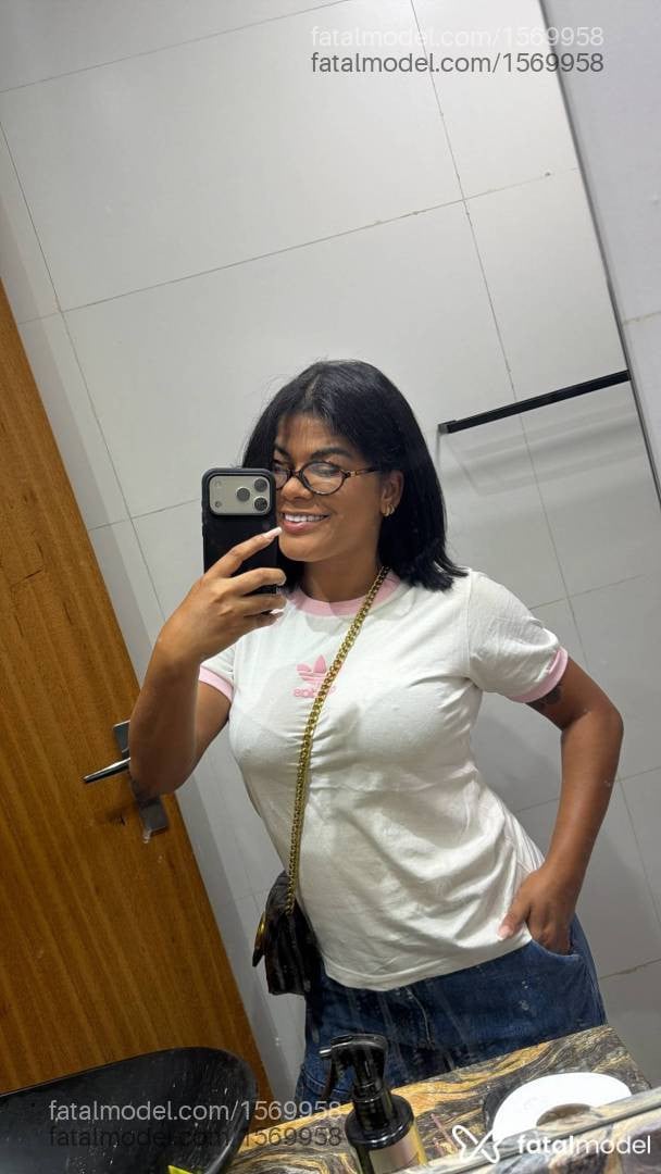 Acompanhante mulher morena (o) de olhos pretos - Anna Lima
