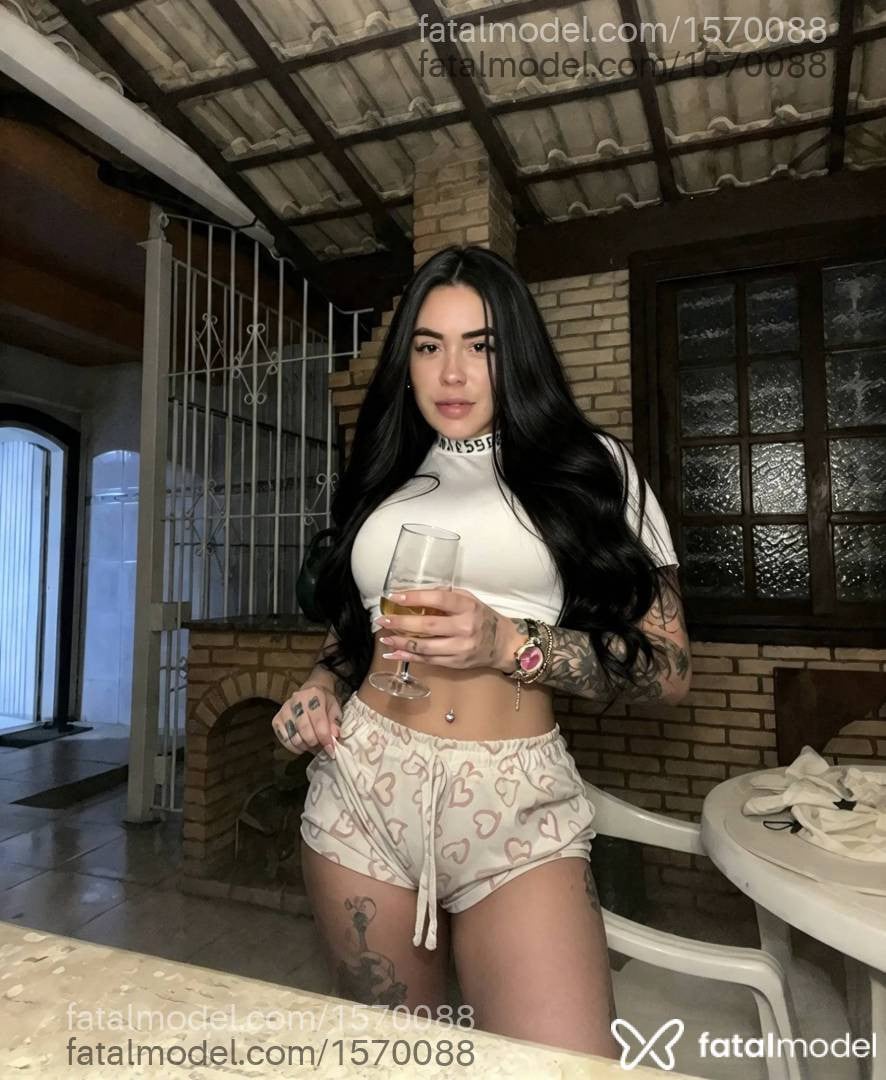 Acompanhante mulher morena (o) de olhos castanhos - Amanda