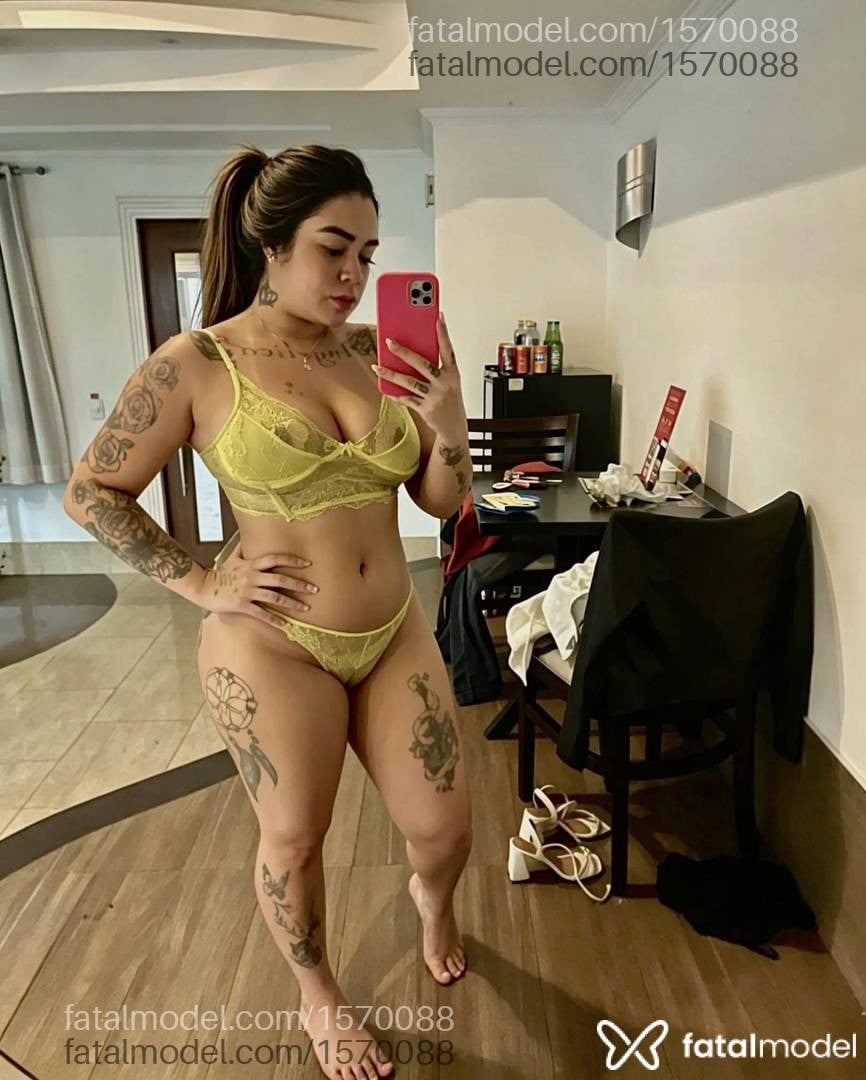Acompanhante mulher morena (o) de olhos castanhos - Amanda