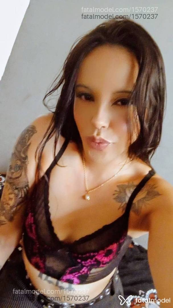Acompanhante mulher morena (o) de olhos pretos - Jade Xavier