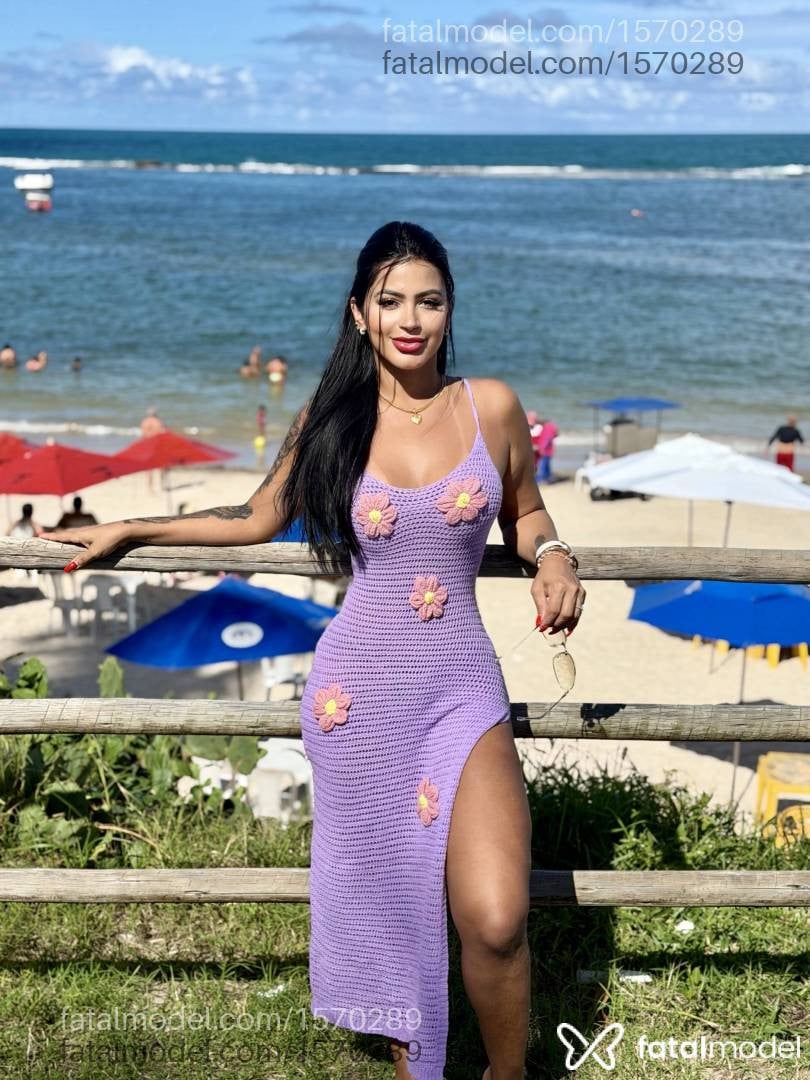 Acompanhante mulher morena (o) de olhos castanhos - Valentina Albuque