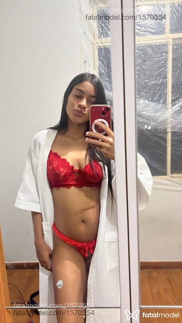 Acompanhante mulher com cabelo castanho de olhos castanhos em Rio de Janeiro Acompanhante mulher com cabelo castanho de olhos castanhos em Rio de Janeiro - Morena